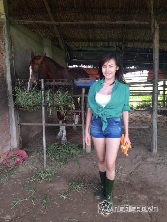 Bà Tưng làm nông dân,đẹp với thắt nơ kiểu bà Tưng,thời trang Bà Tưng,Thiếu nữ đua nhau 'thắt nơ' kiểu Bà Tưng,Quản lý cũ Bà Tưng tung ảnh gây hiểu lầm