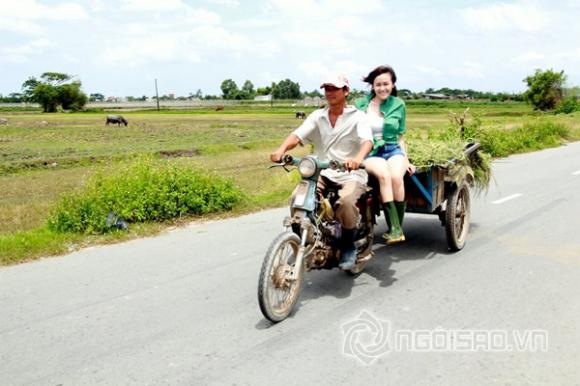 Bà Tưng làm nông dân,đẹp với thắt nơ kiểu bà Tưng,thời trang Bà Tưng,Thiếu nữ đua nhau 'thắt nơ' kiểu Bà Tưng,Quản lý cũ Bà Tưng tung ảnh gây hiểu lầm