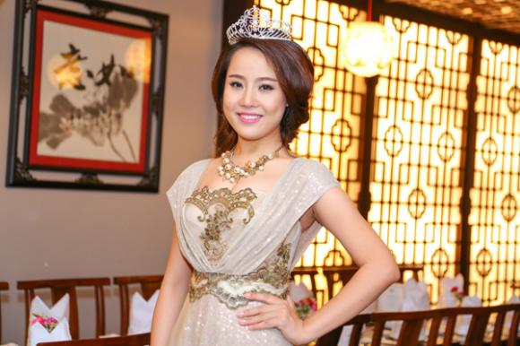 sao Việt, Nữ hoàng sắc đẹp Việt Nam, Trần Thị Yến Hoa, Yến Hoa rạng ngời đón sinh nhật, Ninh Hoàng Ngân, Cao Thùy Linh