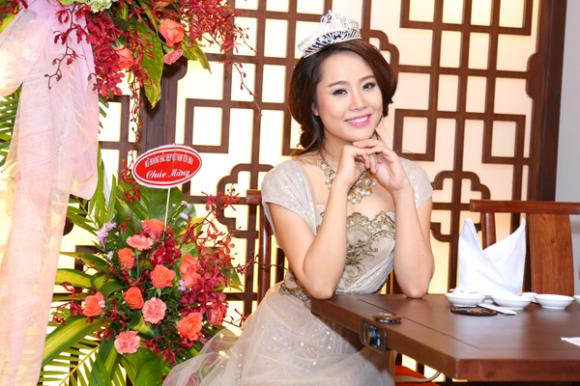 sao Việt, Nữ hoàng sắc đẹp Việt Nam, Trần Thị Yến Hoa, Yến Hoa rạng ngời đón sinh nhật, Ninh Hoàng Ngân, Cao Thùy Linh