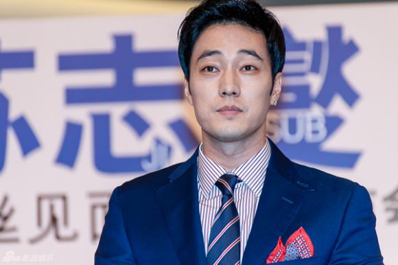 ,thời trang sân bay của So Ji Sub,thời trang của So Ji Sub,style của So Ji Sub,So Ji Sub.,So Ji Sub đẹp trai,So Ji Sub để râu nam tính,So Ji Sub thời trang cá tính