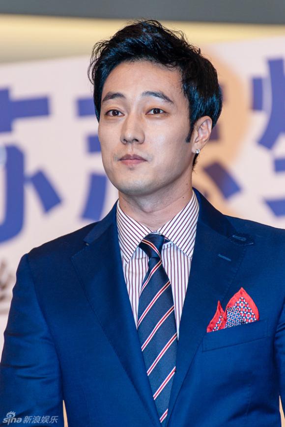 ,thời trang sân bay của So Ji Sub,thời trang của So Ji Sub,style của So Ji Sub,So Ji Sub.,So Ji Sub đẹp trai,So Ji Sub để râu nam tính,So Ji Sub thời trang cá tính