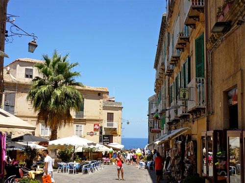 Thành phố Tropea, Thành phố trên vách đá, Du lịch Ý