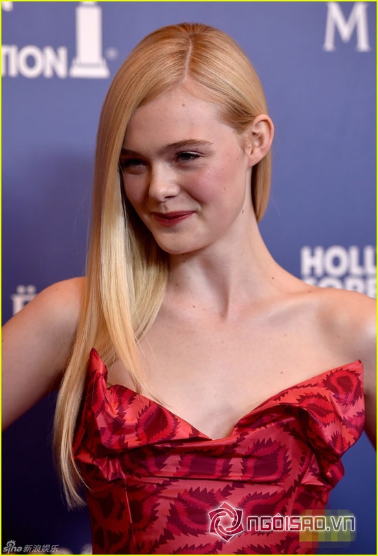 Elle Fanning,Elle Fanning duyên dáng với váy cúp ngực,Maleficent,vẻ đẹp cuốn hút của Elle Fanning