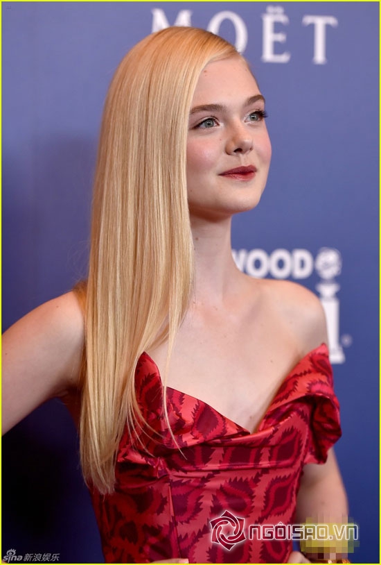 Elle Fanning,Elle Fanning duyên dáng với váy cúp ngực,Maleficent,vẻ đẹp cuốn hút của Elle Fanning