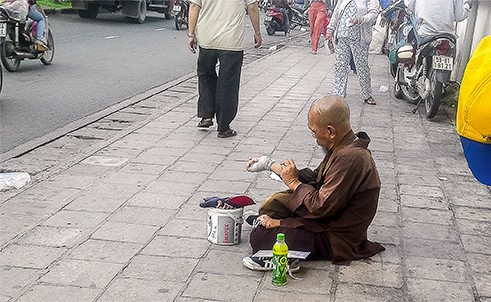 Ăn xin,giả ăn xin,lật tẩy chiêu giả ăn xin ở Sài Gòn