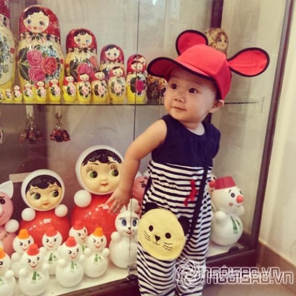 con gái Linh Nga, con gái Linh Nga tạo dáng chuyên nghiệp, con gái LInh Nga, bé Luna con gái LInh Nga 