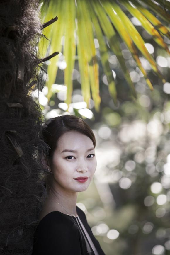 ,thời trang giản dị của Shin Min Ah,thời trang của Shin Min Ah,style  giản dị của Shin Min Ah,so ji sub và shin min ah,Shin Min Ah má lúm,Shin Min Ah lộ mặt bóng nhẫy,Shin Min Ah cười duyên