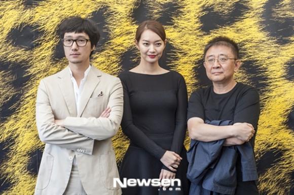 ,thời trang giản dị của Shin Min Ah,thời trang của Shin Min Ah,style  giản dị của Shin Min Ah,so ji sub và shin min ah,Shin Min Ah má lúm,Shin Min Ah lộ mặt bóng nhẫy,Shin Min Ah cười duyên