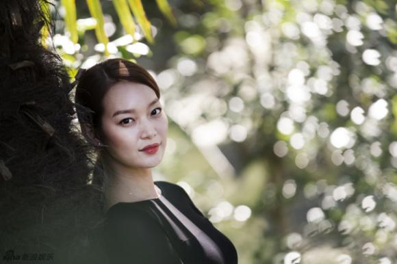 ,thời trang giản dị của Shin Min Ah,thời trang của Shin Min Ah,style  giản dị của Shin Min Ah,so ji sub và shin min ah,Shin Min Ah má lúm,Shin Min Ah lộ mặt bóng nhẫy,Shin Min Ah cười duyên
