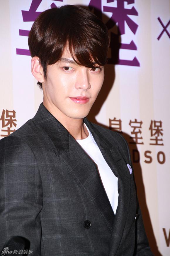 ,Kim Woo Bin tạp chí W Korea,Kim Woo Bin ôm từng fan nữ trên sân khấu,Kim Woo Bin ở Trung Quốc,Kim Woo Bin ở Thái Lan,Kim Woo Bin làm nông dân,Kim Woo Bin làm tắc nghẽn sân bay