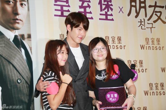 ,Kim Woo Bin tạp chí W Korea,Kim Woo Bin ôm từng fan nữ trên sân khấu,Kim Woo Bin ở Trung Quốc,Kim Woo Bin ở Thái Lan,Kim Woo Bin làm nông dân,Kim Woo Bin làm tắc nghẽn sân bay