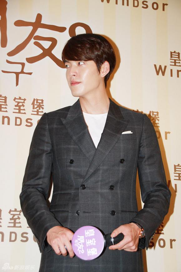 ,Kim Woo Bin tạp chí W Korea,Kim Woo Bin ôm từng fan nữ trên sân khấu,Kim Woo Bin ở Trung Quốc,Kim Woo Bin ở Thái Lan,Kim Woo Bin làm nông dân,Kim Woo Bin làm tắc nghẽn sân bay