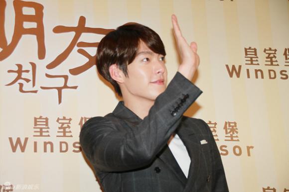 ,Kim Woo Bin tạp chí W Korea,Kim Woo Bin ôm từng fan nữ trên sân khấu,Kim Woo Bin ở Trung Quốc,Kim Woo Bin ở Thái Lan,Kim Woo Bin làm nông dân,Kim Woo Bin làm tắc nghẽn sân bay