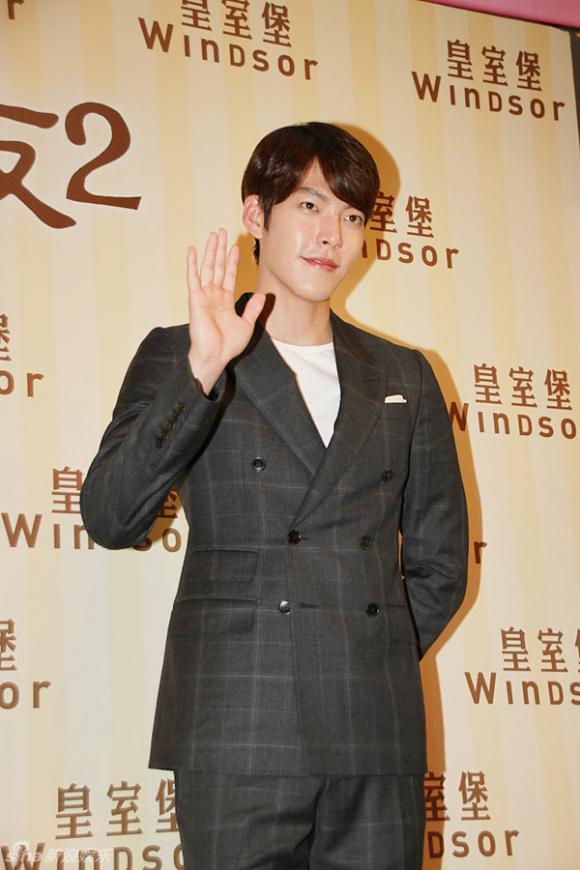 ,Kim Woo Bin tạp chí W Korea,Kim Woo Bin ôm từng fan nữ trên sân khấu,Kim Woo Bin ở Trung Quốc,Kim Woo Bin ở Thái Lan,Kim Woo Bin làm nông dân,Kim Woo Bin làm tắc nghẽn sân bay