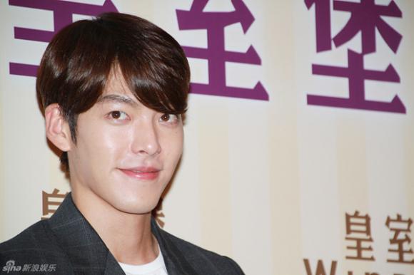 ,Kim Woo Bin tạp chí W Korea,Kim Woo Bin ôm từng fan nữ trên sân khấu,Kim Woo Bin ở Trung Quốc,Kim Woo Bin ở Thái Lan,Kim Woo Bin làm nông dân,Kim Woo Bin làm tắc nghẽn sân bay