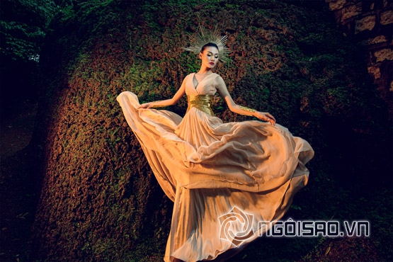 Thùy Trang NextTop, Thùy Trang NextTop lấp lánh váy ánh kim trong chùa cổ