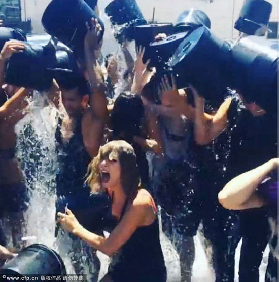 dội nước đá,Ice Bucket Challenge,sao châu Á dội nước đá lên người,hiệu ứng lan tỏa của Ice Bucket Challenge,sao Âu Mỹ