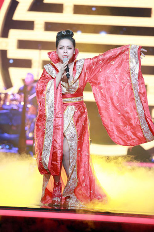 Ca sĩ,thời trang ca sĩ Việt,4 nữ ca sĩ có phong cách thời trang quái dị