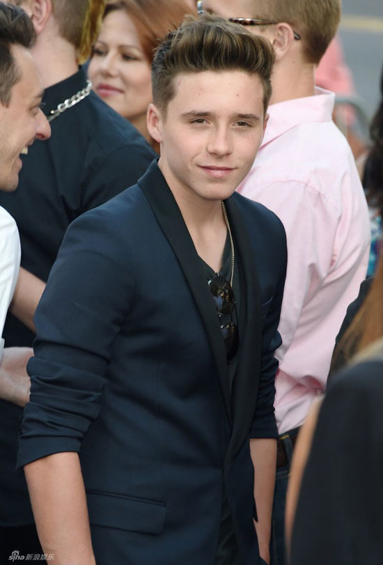 bạn gái Brooklyn Beckham,con trai cả nhà Becks,Brooklyn Beckham và Chloe Moretz hẹn hò,lộ ảnh con trai cả nhà Becks đi sự kiện cùng bạn gái