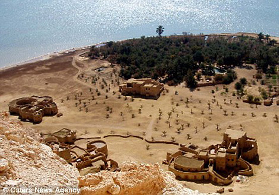 Khách sạn sa mạc Ai Cập, Lâu đài cát
