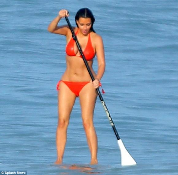 Kim Kardashian, Kim siêu vòng ba, sao khoe dáng chuẩn, sao mặc bikini đẹp