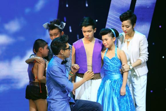 sao Việt, Bước nhảy hoàn vũ Nhí, vòng Liveshow, giám khảo Yến Trang - Hà Lê, Đoan Trang - Phan Hiển, Ốc Thanh Vân - Quang Đăng, hotboy Bước nhảy hoàn vũ Nhí, học trò Yến Trang, Long Khánh khóc nức nở