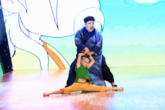 sao Việt, Bước nhảy hoàn vũ Nhí, vòng Liveshow, giám khảo Yến Trang - Hà Lê, Đoan Trang - Phan Hiển, Ốc Thanh Vân - Quang Đăng, hotboy Bước nhảy hoàn vũ Nhí, học trò Yến Trang, Long Khánh khóc nức nở