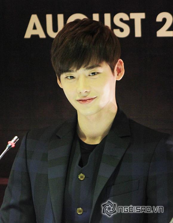 Lee Jong Suk, School 2013 ,I can hear your voice, Bác sĩ xứ lạ , diễn viên Hàn Quốc, phim Hàn Quốc, Rừng fan phát cuồng đứng đợi cả ngày để gặp Lee Jong Suk, Ngọc Diễm