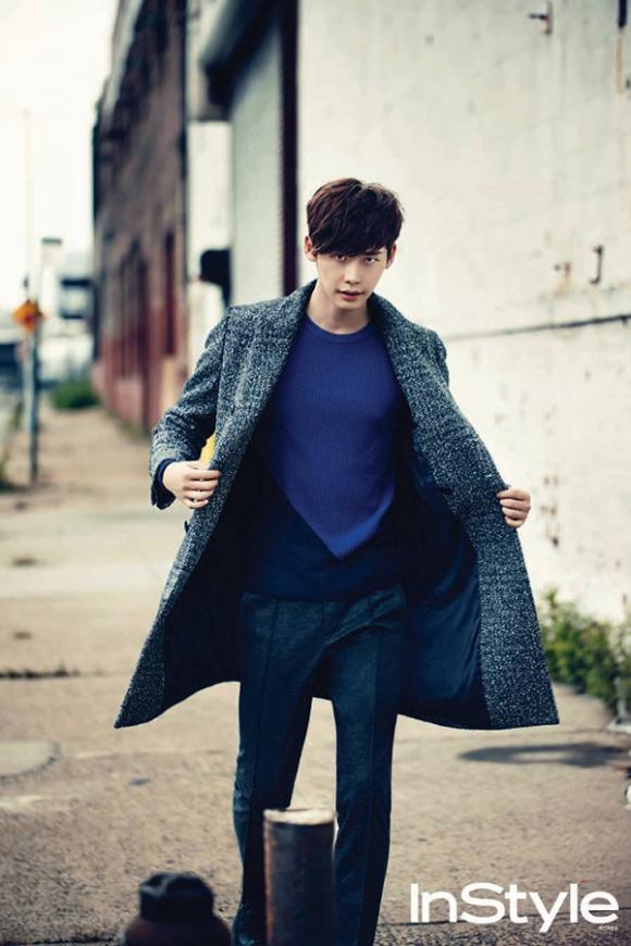 ,Rừng fan phát cuồng đứng đợi cả ngày để gặp Lee Jong Suk,Lee Jong Suk đấu giá khuyên tai,Khuyên tai của Lee Jong Suk đấu được giá khủng,Khuyên tai của Lee Jong Suk,Lee Jong Suk