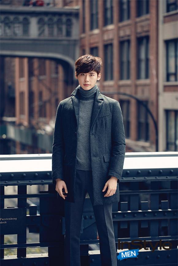 ,Rừng fan phát cuồng đứng đợi cả ngày để gặp Lee Jong Suk,Lee Jong Suk đấu giá khuyên tai,Khuyên tai của Lee Jong Suk đấu được giá khủng,Khuyên tai của Lee Jong Suk,Lee Jong Suk