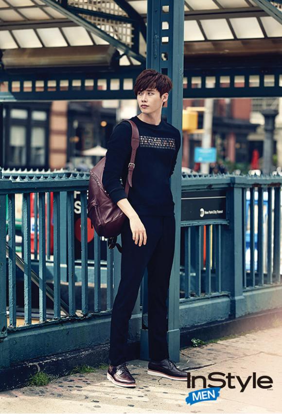 ,Rừng fan phát cuồng đứng đợi cả ngày để gặp Lee Jong Suk,Lee Jong Suk đấu giá khuyên tai,Khuyên tai của Lee Jong Suk đấu được giá khủng,Khuyên tai của Lee Jong Suk,Lee Jong Suk