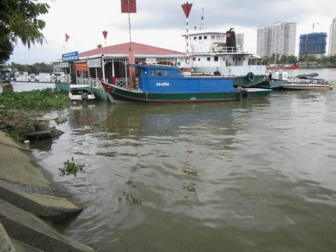 Xác chết nam thanh niên, Thi thể trôi sông, Thi thể nam thanh niên trên sông Sài Gòn