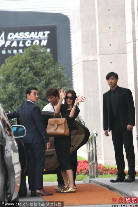 ,trang phục hàng hiệu của Jeon Ji Hyun trong Vì sao đưa anh tới,thời trang sân bay của Jeon Ji Hyun,thời trang của Jeon Ji Hyun,tài sản của Jeon Ji Hyun,son môi của Jeon Ji Hyun,sao Hàn giàu cótài sản