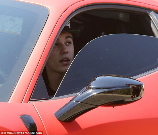 Justin Bieber,va chạm xe hơi,Justin Bieber bị paparazzi truy đuổi