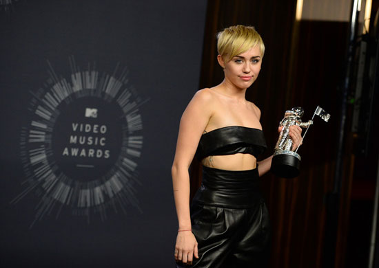Miley Cyrus,sao Hollywood,MTV Video Music Awards 2014,tội phạm truy nã