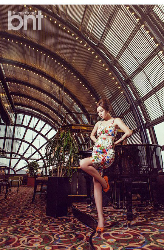 Hong Soo Ah,sao Hàn trên tạp chí,Hong Soo Ah xinh đẹp và quyến rũ