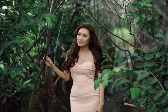 sao Việt, Minh Thư, tình cũ Nguyễn Quang Dũng, cháu gái Lam Trường, Minh Thư ôm người yêu, Minh Thư dùng nước hoa lưu giữ tình yêu với bạn trai, Còn yêu nhau hãy quay về với nhau