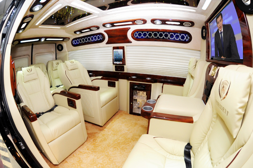 Đàm Vĩnh Hưng, Huỳnh Thúy Anh, Siêu xe DCar Limited