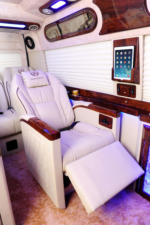 Đàm Vĩnh Hưng, Huỳnh Thúy Anh, Siêu xe DCar Limited