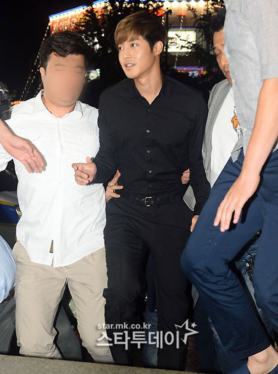 Kim Hyun Joong,scandal sao Hàn,Kim Hyun Joong bạo lực,Kim Hyun Joong bơ phờ tại sở cảnh sát