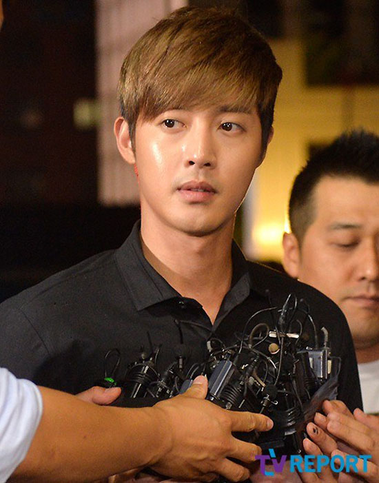 Kim Hyun Joong,scandal sao Hàn,Kim Hyun Joong bạo lực,Kim Hyun Joong bơ phờ tại sở cảnh sát
