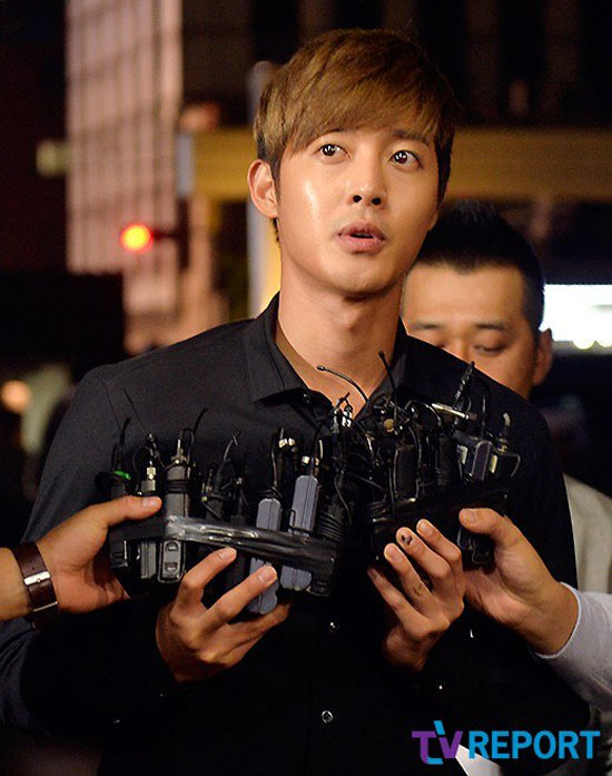 Kim Hyun Joong,scandal sao Hàn,Kim Hyun Joong bạo lực,Kim Hyun Joong bơ phờ tại sở cảnh sát