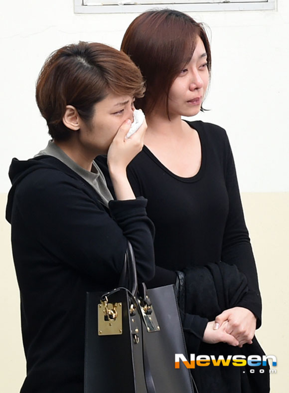EunB,Ladies' Code,EunB qua đời,rơi nước mắt trong lễ tang của EunB,sao Hàn qua đời