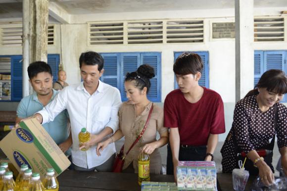 sao Việt, danh hài Thúy Nga, Thúy Nga chia tay chồng, bà mẹ một con, Á hậu Thúy Nga, Thúy Nga mặt mộc, lộ diện em trai Thúy Nga