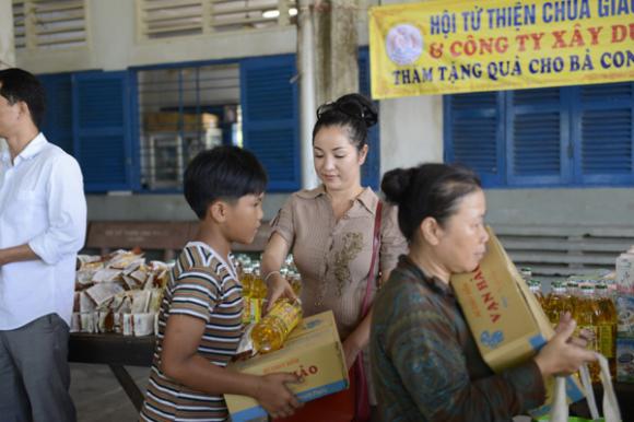 sao Việt, danh hài Thúy Nga, Thúy Nga chia tay chồng, bà mẹ một con, Á hậu Thúy Nga, Thúy Nga mặt mộc, lộ diện em trai Thúy Nga