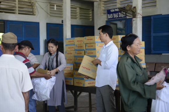 sao Việt, danh hài Thúy Nga, Thúy Nga chia tay chồng, bà mẹ một con, Á hậu Thúy Nga, Thúy Nga mặt mộc, lộ diện em trai Thúy Nga