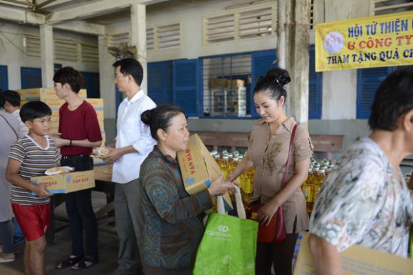 sao Việt, danh hài Thúy Nga, Thúy Nga chia tay chồng, bà mẹ một con, Á hậu Thúy Nga, Thúy Nga mặt mộc, lộ diện em trai Thúy Nga