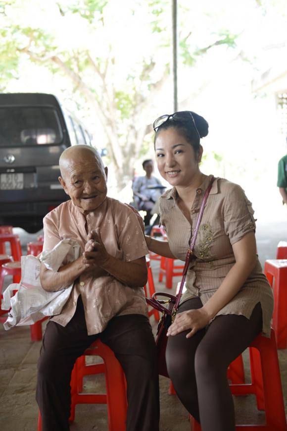 sao Việt, danh hài Thúy Nga, Thúy Nga chia tay chồng, bà mẹ một con, Á hậu Thúy Nga, Thúy Nga mặt mộc, lộ diện em trai Thúy Nga