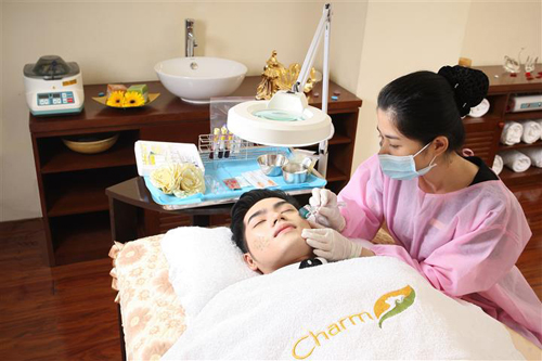 Thẩm Mỹ Công Nghệ Cao Charm, Người mẫu Gia Thoại, Trị sẹo rỗ, Thẩm mỹ trị sẹo rỗ